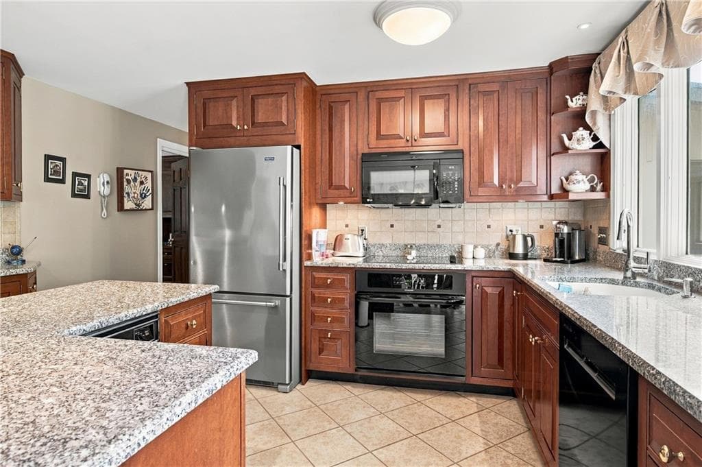 Single Family Residence at 1 Kings Row, Cumberland, photo 8 of 48