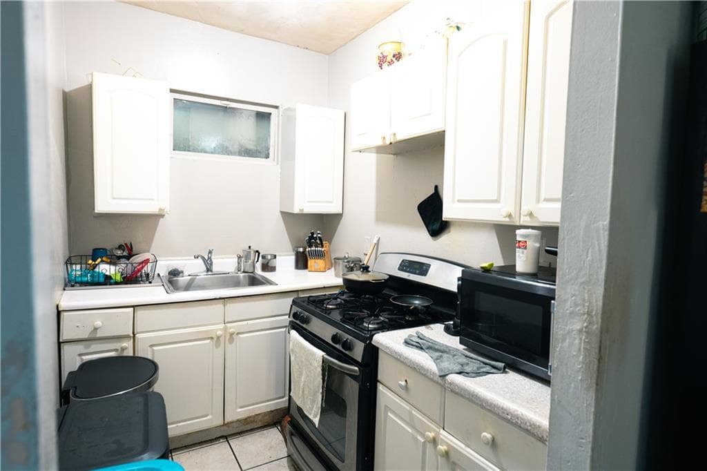 Multi Family at 9 Steuben Street, Providence, photo 12 of 34