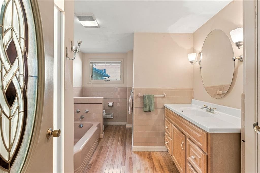 Single Family Residence at 157 Shenandoah Road, Warwick, photo 13 of 23