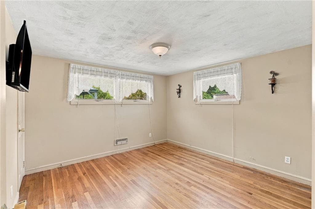 Single Family Residence at 157 Shenandoah Road, Warwick, photo 7 of 23