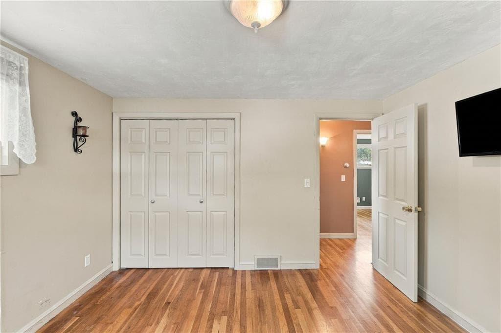 Single Family Residence at 157 Shenandoah Road, Warwick, photo 11 of 23