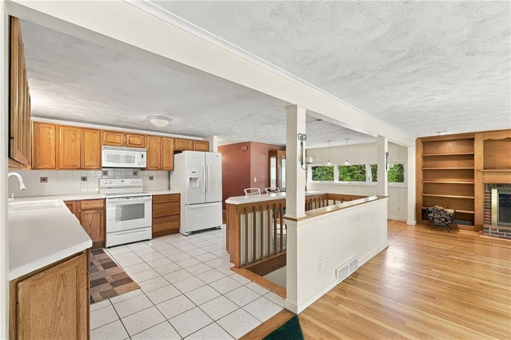 Single Family Residence at 157 Shenandoah Road, Warwick, photo 4 of 23