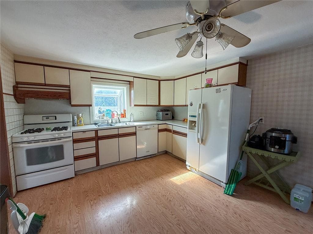 Multi Family at 333 Cass Avenue, Woonsocket, photo 4 of 27