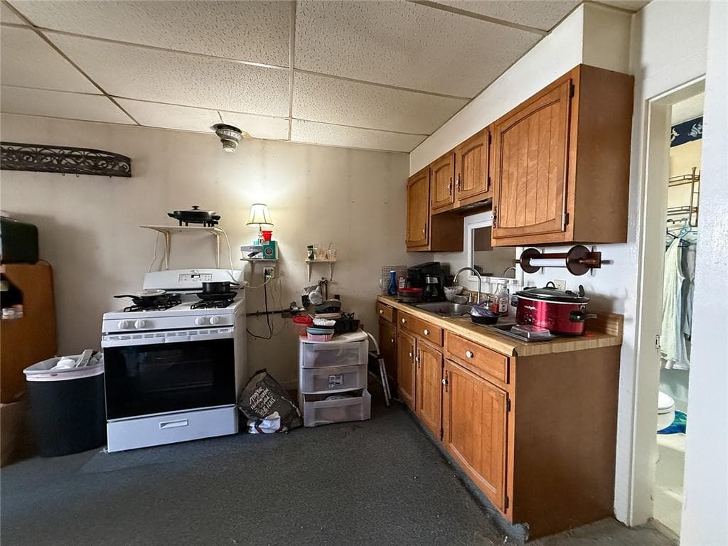 Multi Family at 333 Cass Avenue, Woonsocket, photo 21 of 27
