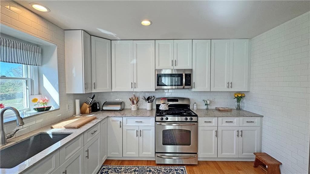 Single Family Residence at 1646 Payne Road, Block Island, photo 11 of 39