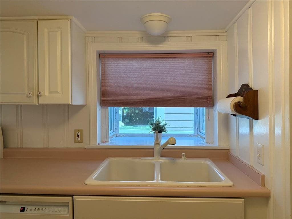 Single Family Residence at 117 Namquid Drive, Warwick, photo 6 of 31