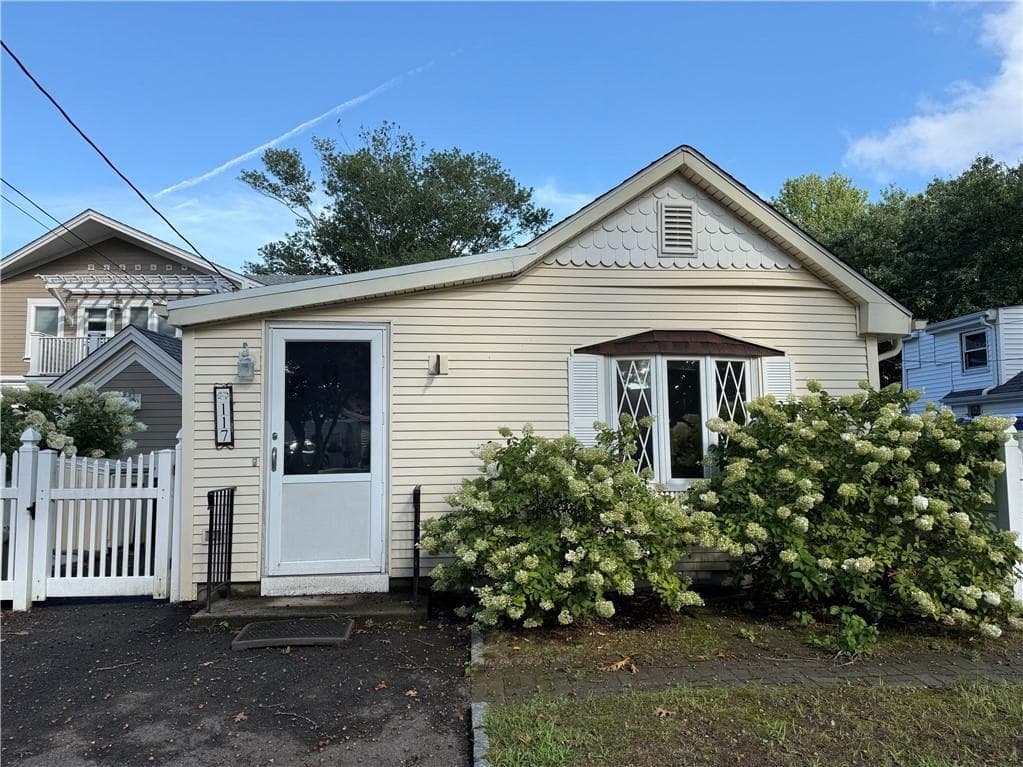 Single Family Residence at 117 Namquid Drive, Warwick, photo 29 of 31