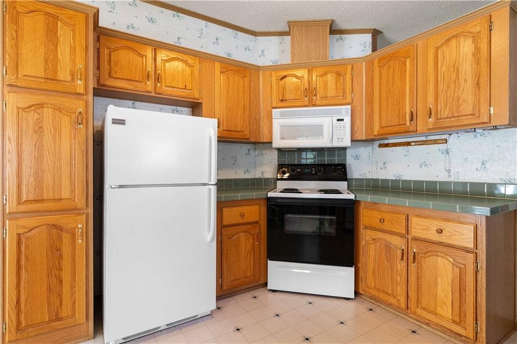 Single Family Residence at 26 Bluebird Drive, Tiverton, photo 9 of 28