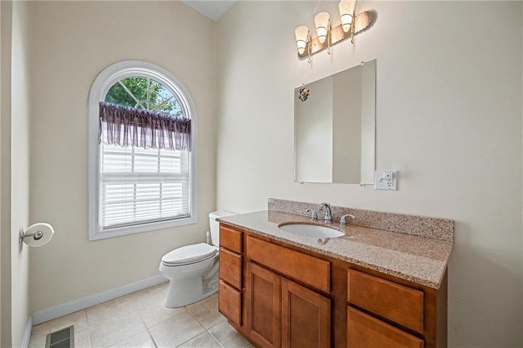 Condominium at 1421 Douglas Avenue UNIT H, North Providence, photo 6 of 27