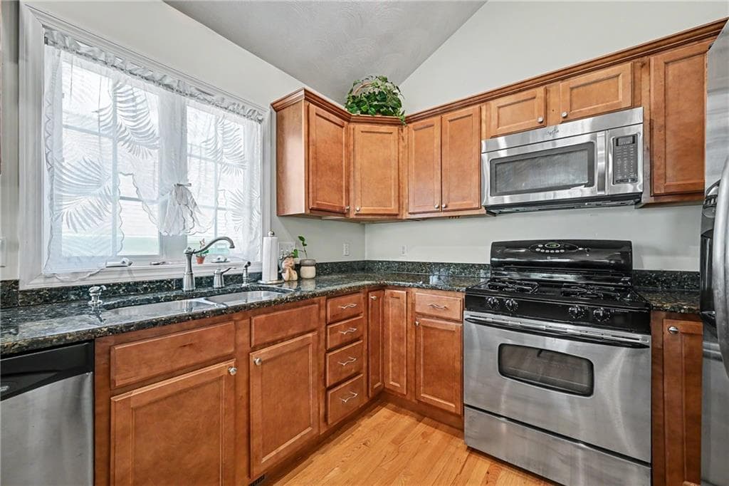 Condominium at 1421 Douglas Avenue UNIT H, North Providence, photo 17 of 27