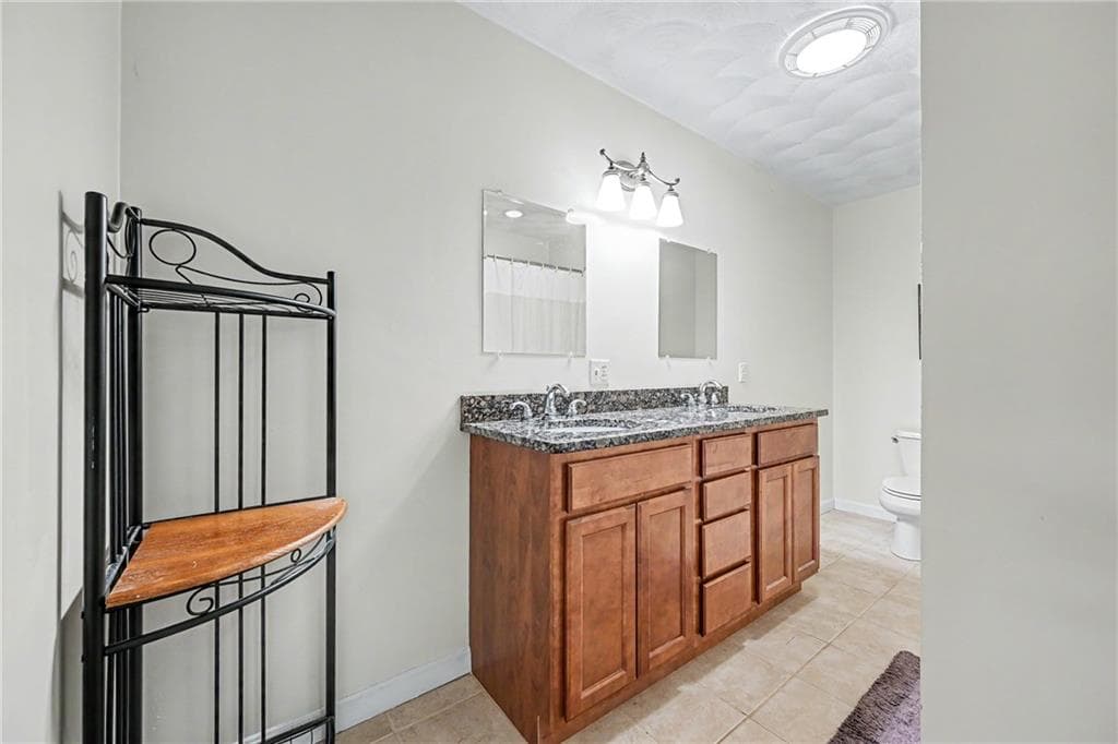 Condominium at 1421 Douglas Avenue UNIT H, North Providence, photo 12 of 27