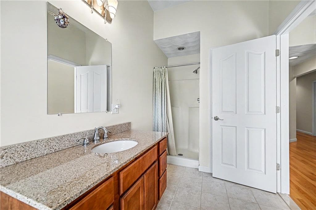 Condominium at 1421 Douglas Avenue UNIT H, North Providence, photo 7 of 27