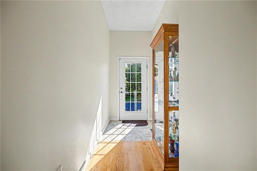 Condominium at 1421 Douglas Avenue UNIT H, North Providence, photo 8 of 27