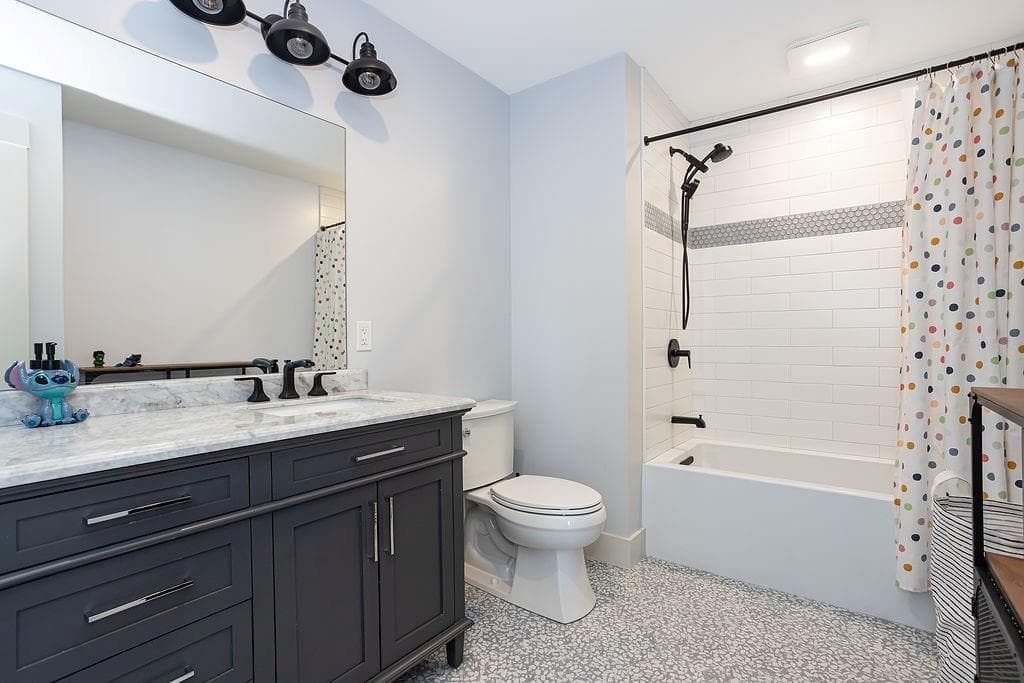 Single Family Residence at 459 Vanderbilt Lane, Portsmouth, photo 23 of 46