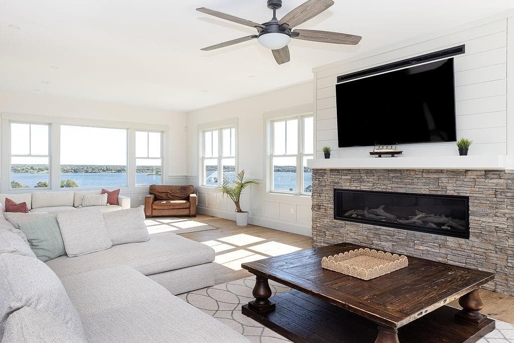Single Family Residence at 459 Vanderbilt Lane, Portsmouth, photo 15 of 46