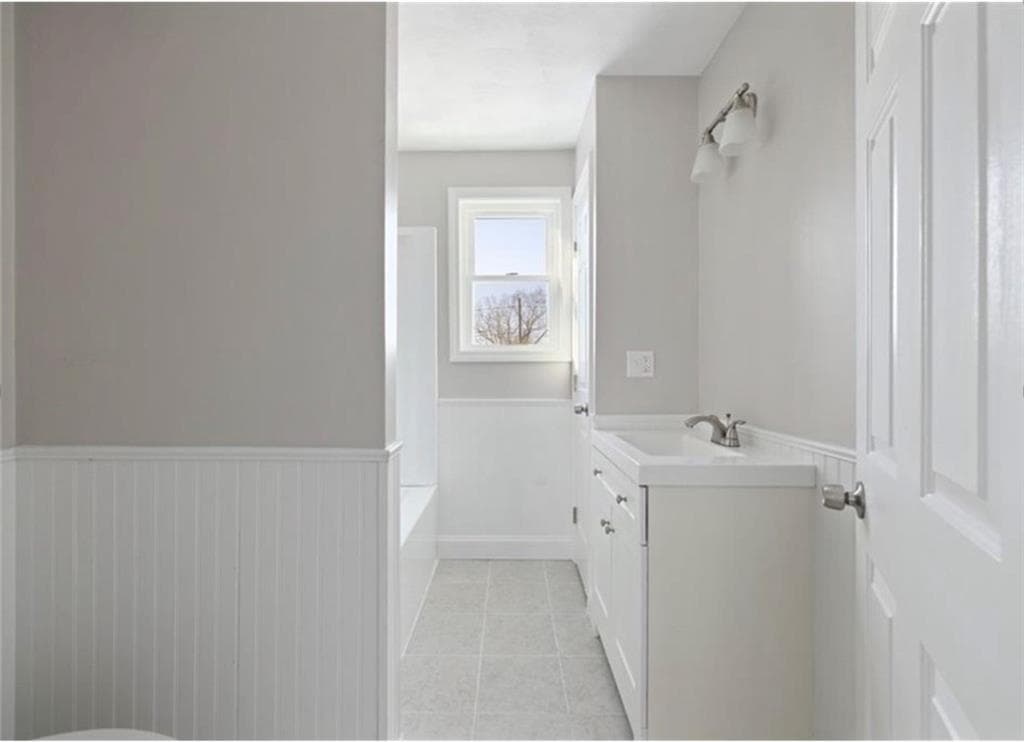 Multi Family at 36 Kinnicutt Avenue, Warren, photo 14 of 21