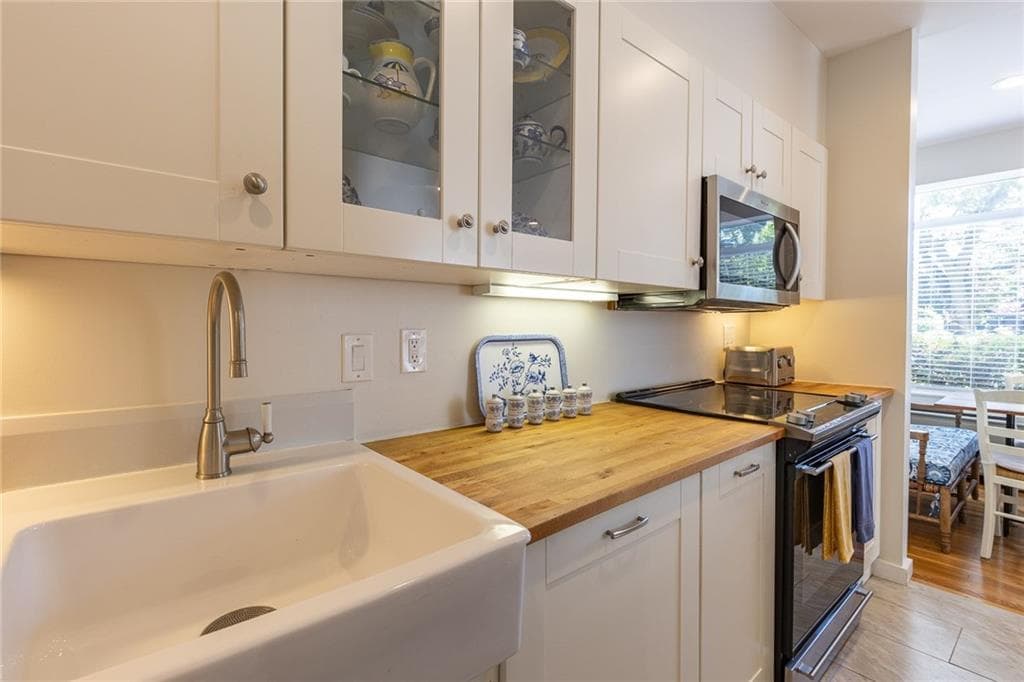 Condominium at 421 Bellevue Avenue UNIT 2D, Newport, photo 13 of 36