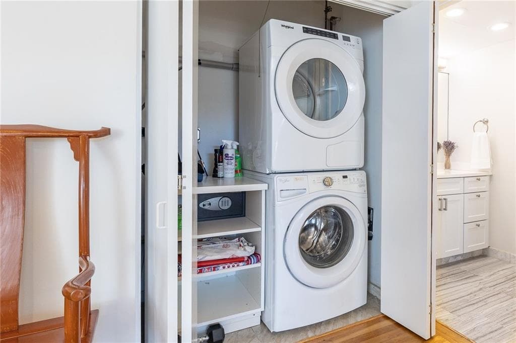 Condominium at 421 Bellevue Avenue UNIT 2D, Newport, photo 16 of 36