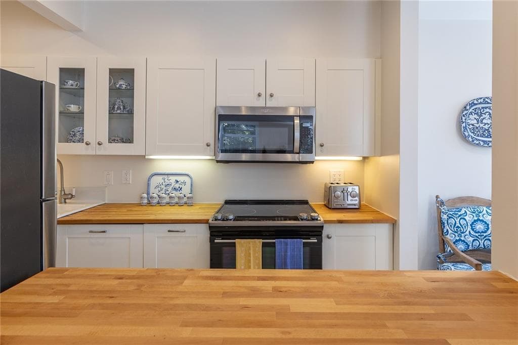 Condominium at 421 Bellevue Avenue UNIT 2D, Newport, photo 12 of 36