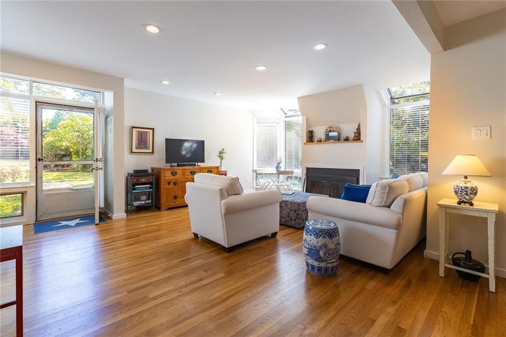 Condominium at 421 Bellevue Avenue UNIT 2D, Newport, photo 5 of 36