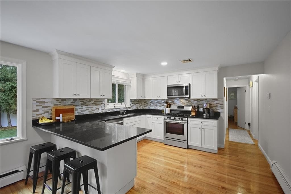 Single Family Residence at 22 Oakhurst Drive, Smithfield, photo 2 of 32