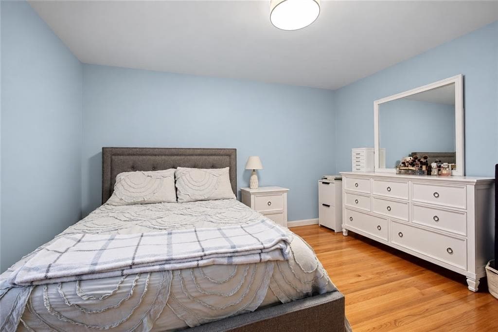 Single Family Residence at 22 Oakhurst Drive, Smithfield, photo 12 of 32