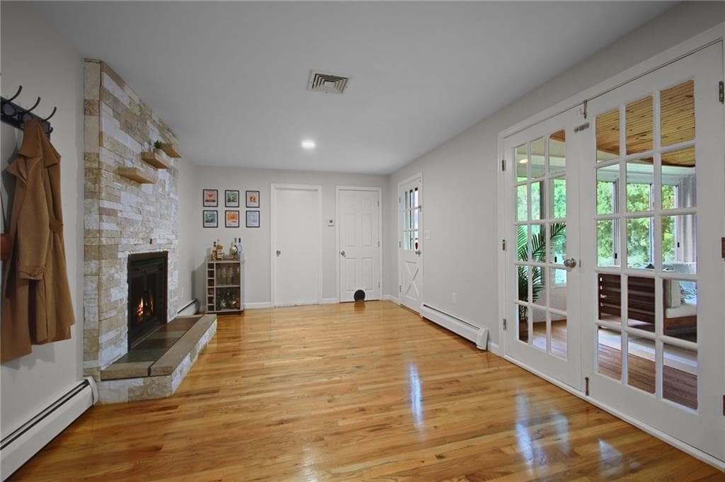 Single Family Residence at 22 Oakhurst Drive, Smithfield, photo 7 of 32