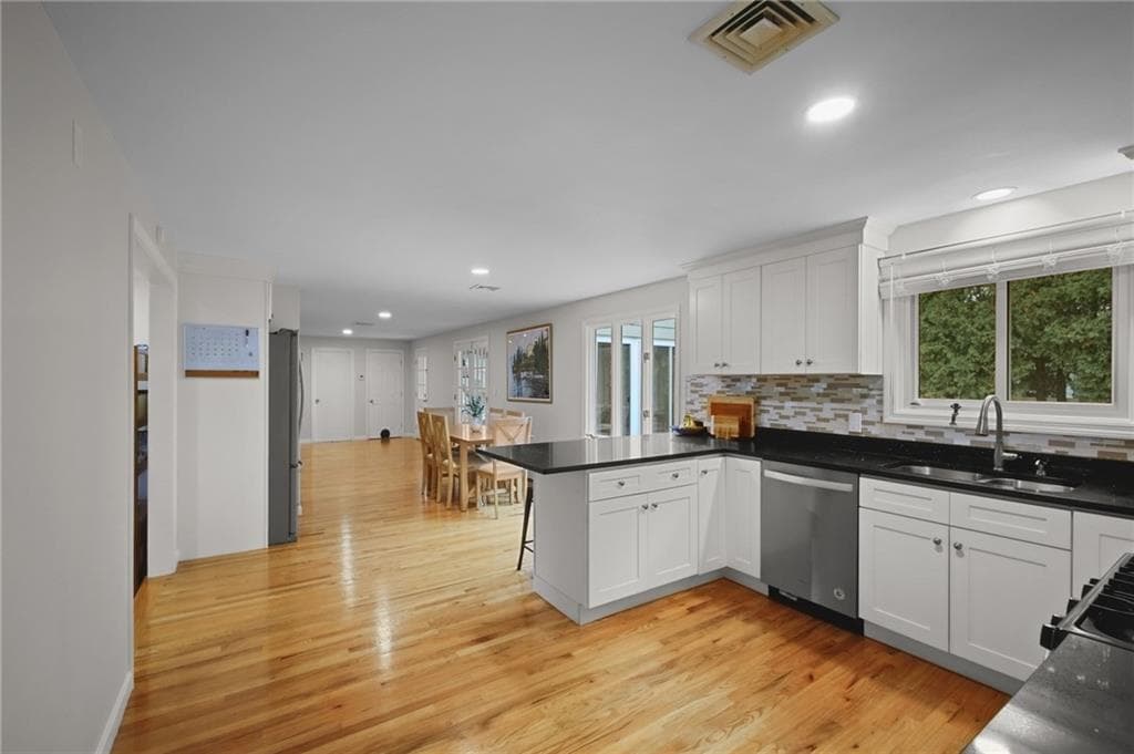 Single Family Residence at 22 Oakhurst Drive, Smithfield, photo 3 of 32