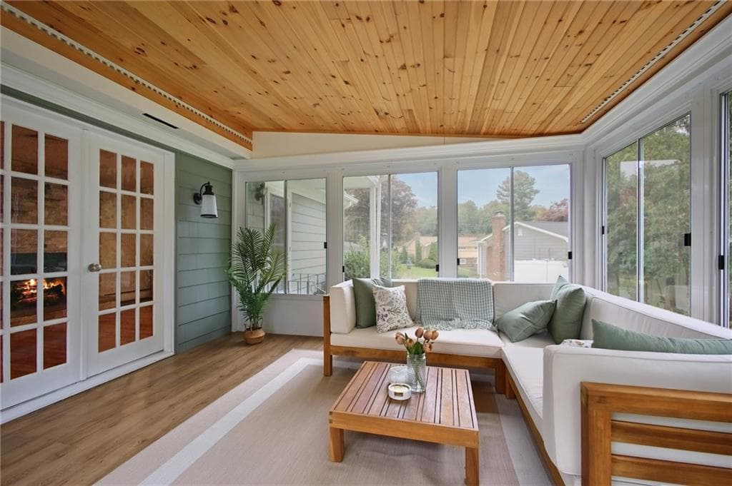 Single Family Residence at 22 Oakhurst Drive, Smithfield, photo 9 of 32