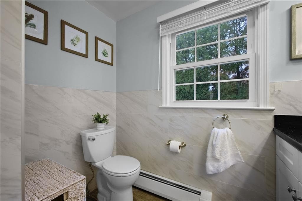 Single Family Residence at 22 Oakhurst Drive, Smithfield, photo 14 of 32