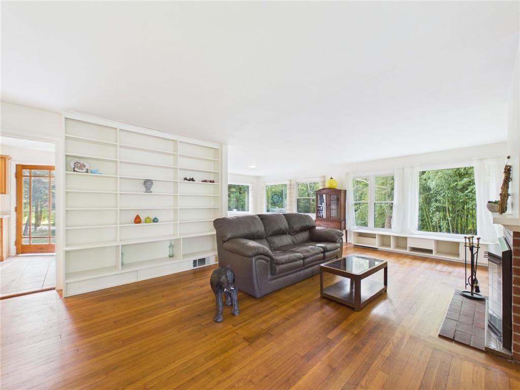 Single Family Residence at 115 Little Rest Road, South Kingstown, photo 17 of 30