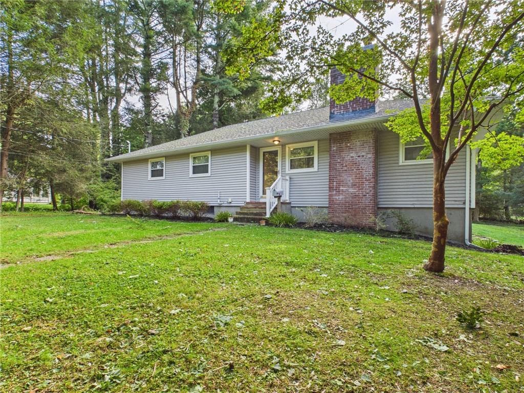 Single Family Residence at 115 Little Rest Road, South Kingstown, photo 3 of 30