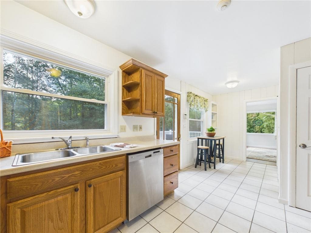 Single Family Residence at 115 Little Rest Road, South Kingstown, photo 15 of 30