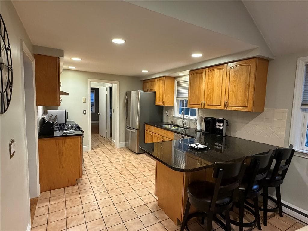 Single Family Residence at 136 Lawnacre Drive, Cranston, photo 6 of 21