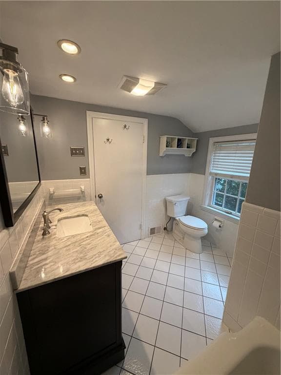 Single Family Residence at 136 Lawnacre Drive, Cranston, photo 13 of 21