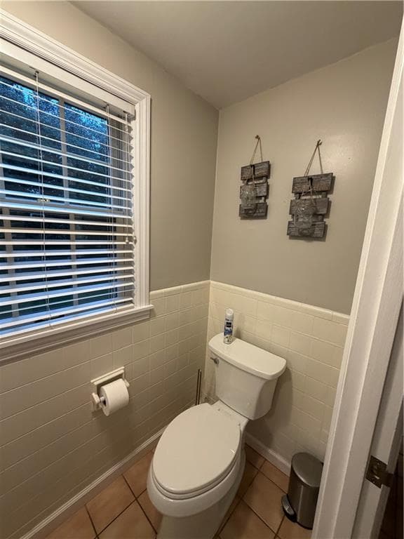 Single Family Residence at 136 Lawnacre Drive, Cranston, photo 9 of 21