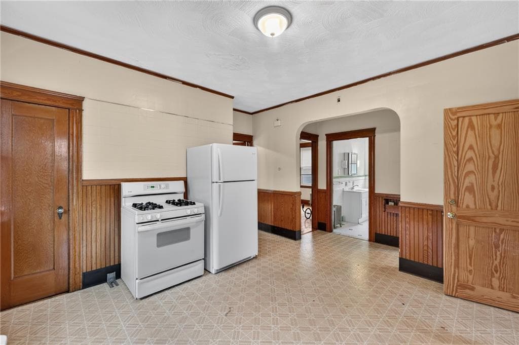 Multi Family at 113 Radcliffe Avenue, Providence, photo 25 of 37