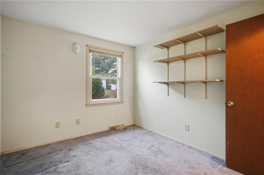 Single Family Residence at 5 Vanderbilt Terrace, Coventry, photo 12 of 30
