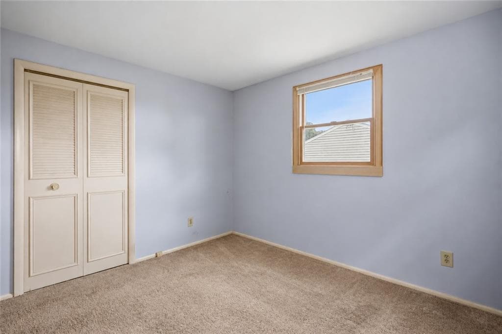 Single Family Residence at 5 Vanderbilt Terrace, Coventry, photo 15 of 30