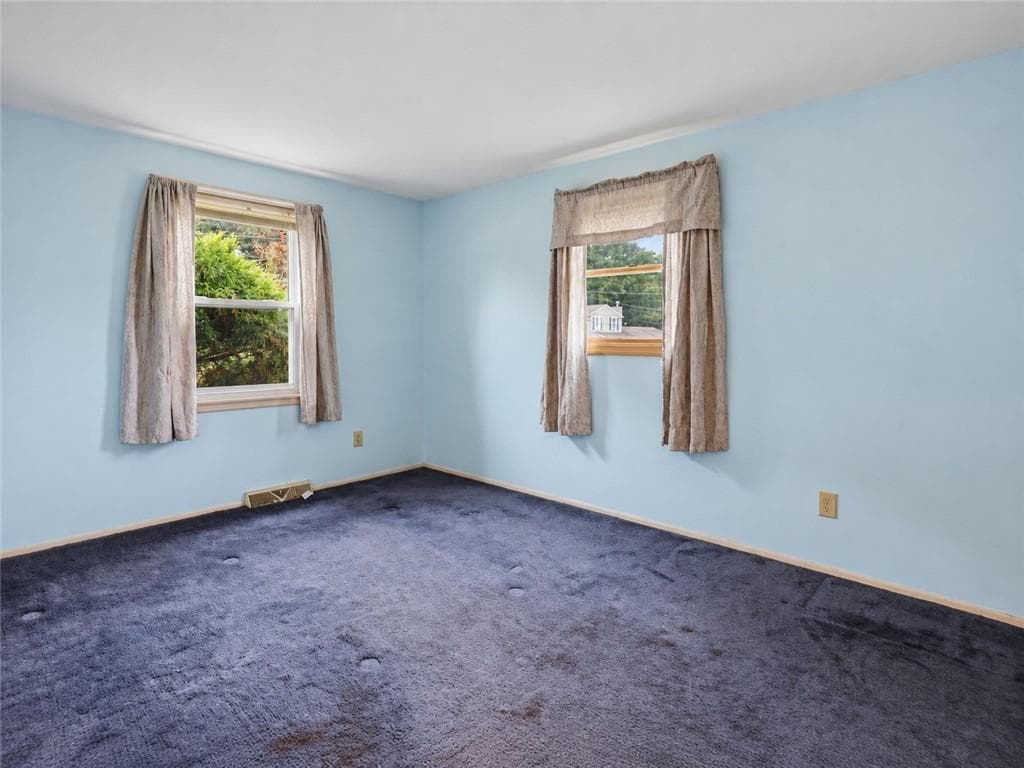Single Family Residence at 5 Vanderbilt Terrace, Coventry, photo 11 of 30