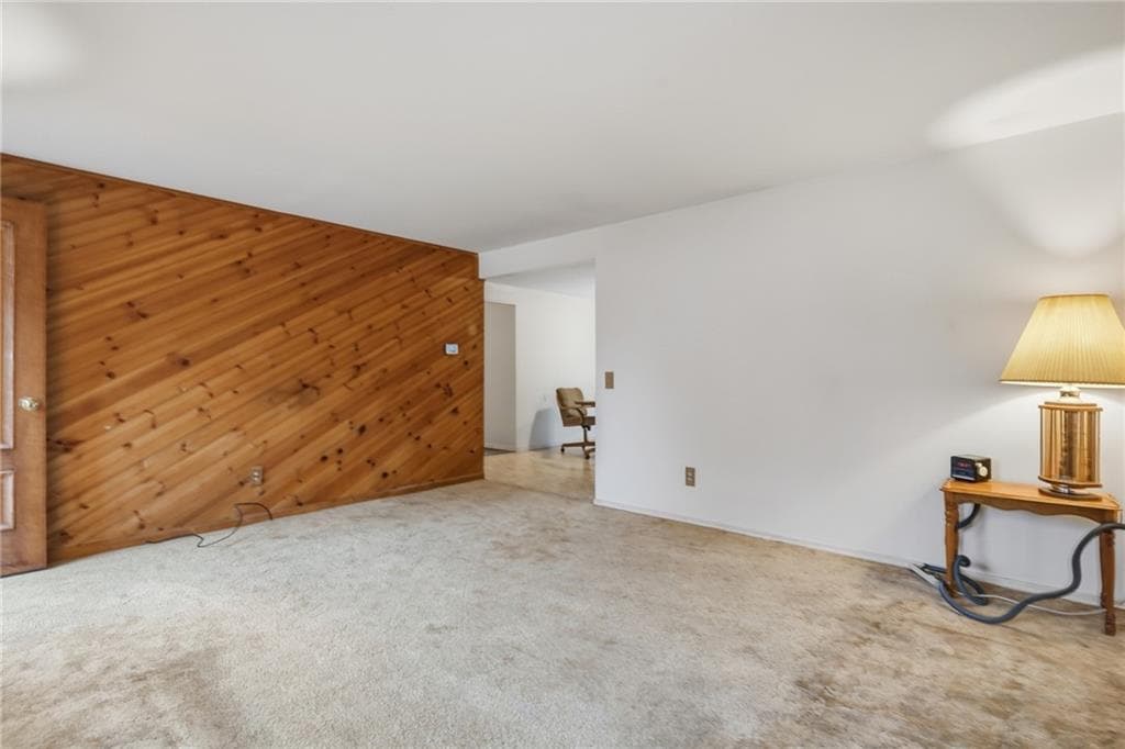 Single Family Residence at 5 Vanderbilt Terrace, Coventry, photo 8 of 30