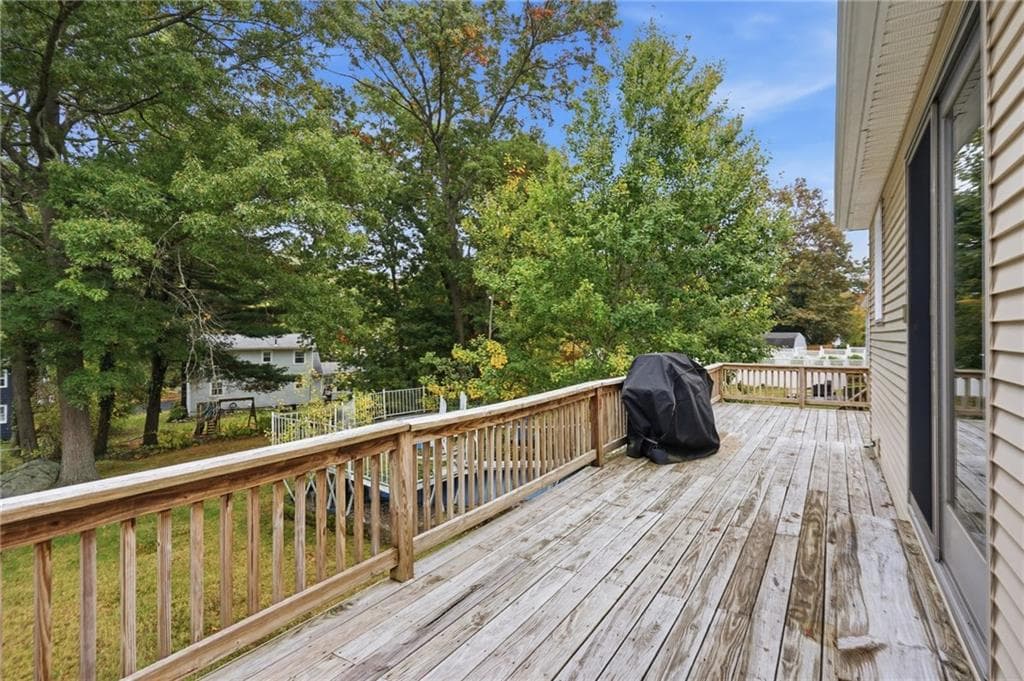 Single Family Residence at 5 Vanderbilt Terrace, Coventry, photo 21 of 30