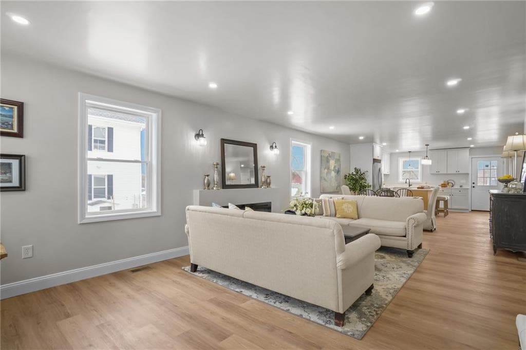 Single Family Residence at 354 Jastram Street, Providence, photo 9 of 30