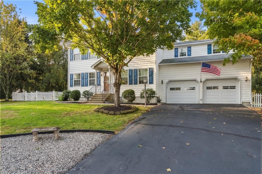 Single Family Residence at 18 Pineridge Drive, Smithfield, photo 4 of 49