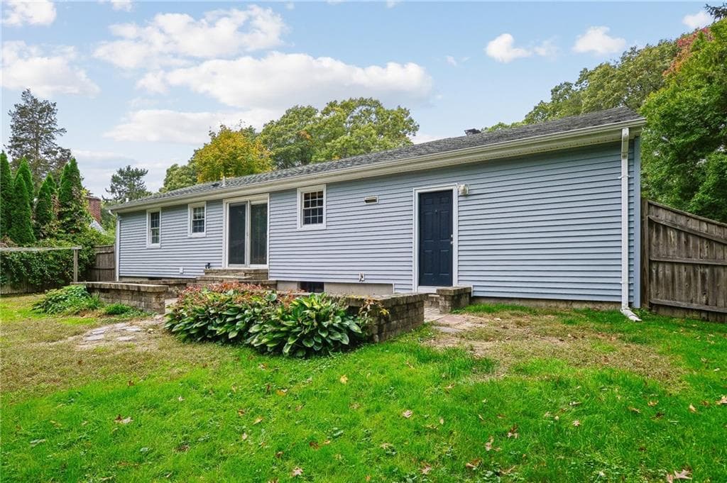 Single Family Residence at 6 Wampanoag Circle, North Kingstown, photo 23 of 27