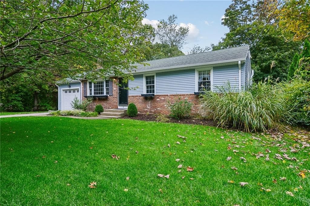 Single Family Residence at 6 Wampanoag Circle, North Kingstown, photo 26 of 27