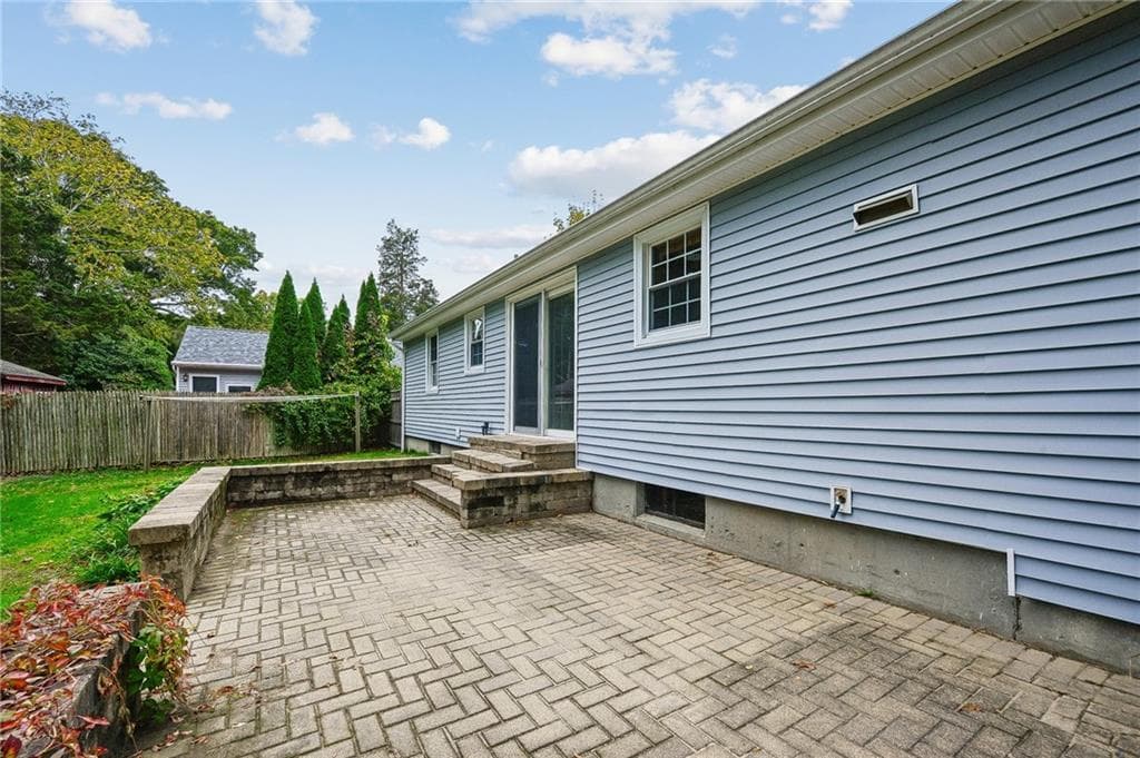 Single Family Residence at 6 Wampanoag Circle, North Kingstown, photo 20 of 27