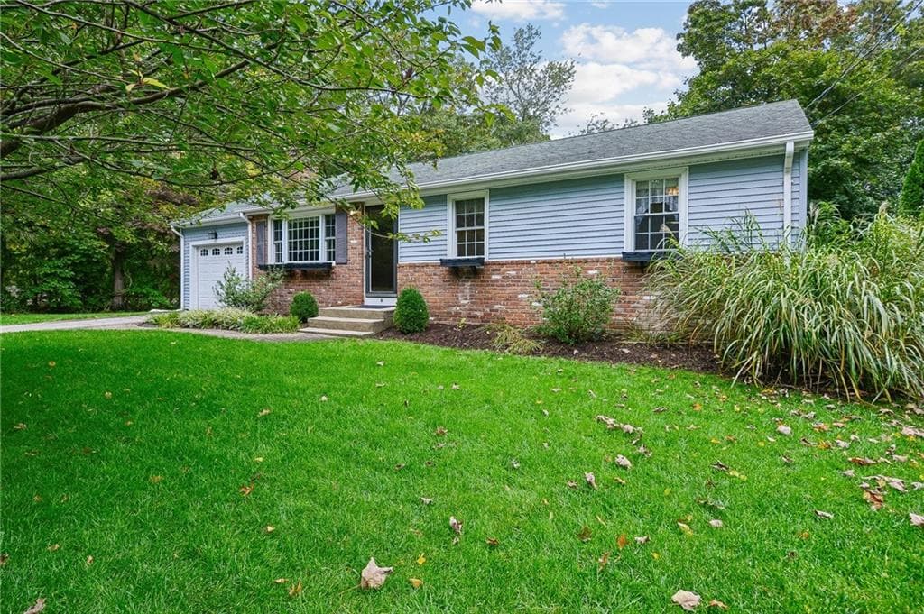 Single Family Residence at 6 Wampanoag Circle, North Kingstown, photo 24 of 27
