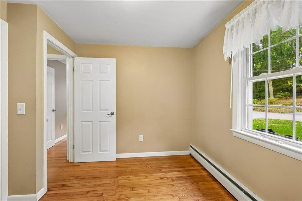 Single Family Residence at 6 Wampanoag Circle, North Kingstown, photo 19 of 27