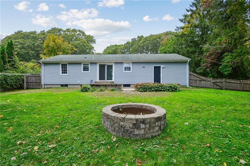 Single Family Residence at 6 Wampanoag Circle, North Kingstown, photo 21 of 27